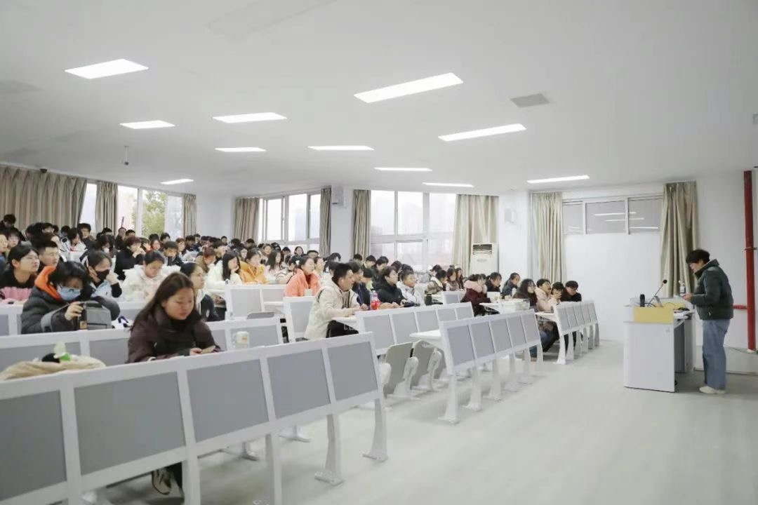 The seamless sound amplification ceiling microphone has helped Hubei University start its new term